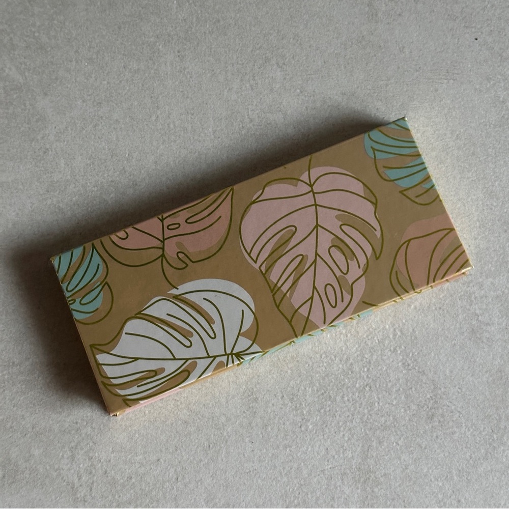 Violet Voss Pretty in Paradise All-in-One Face & Eye Shadow Palette - Picture 4 of 4